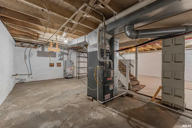 $99,900 | 306 Woodlawn Road, Lincoln, IL 62656