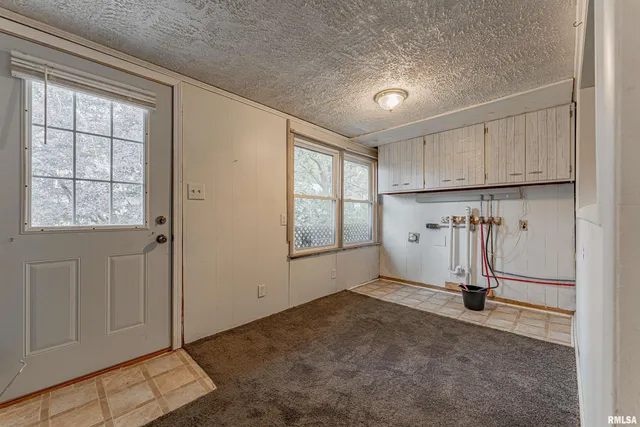 $99,900 | 306 Woodlawn Road, Lincoln, IL 62656