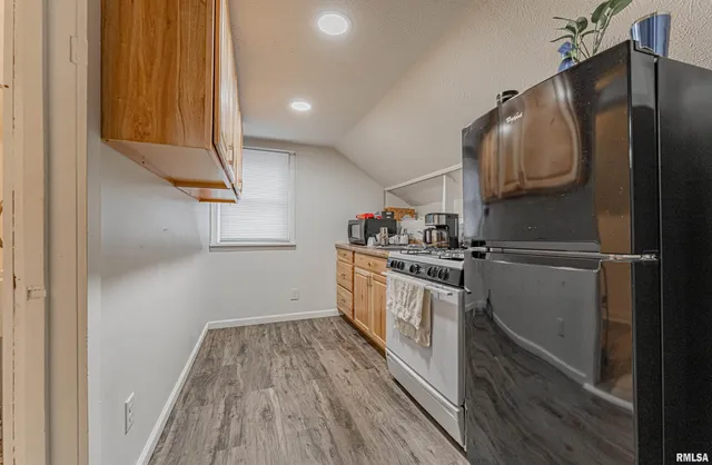 $99,900 | 306 Woodlawn Road, Lincoln, IL 62656