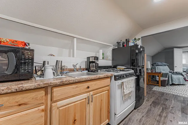 $99,900 | 306 Woodlawn Road, Lincoln, IL 62656