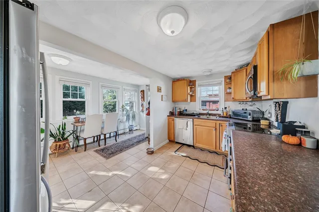 $499,999 | 13 Wakefield Avenue, South Kingstown, RI 02879