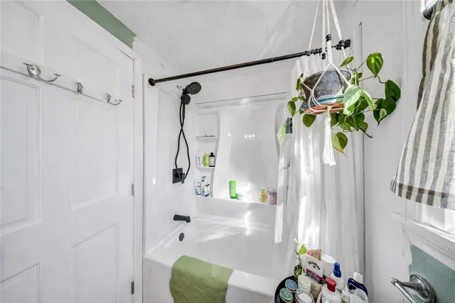 $499,999 | 13 Wakefield Avenue, South Kingstown, RI 02879