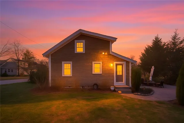 $499,999 | 13 Wakefield Avenue, South Kingstown, RI 02879