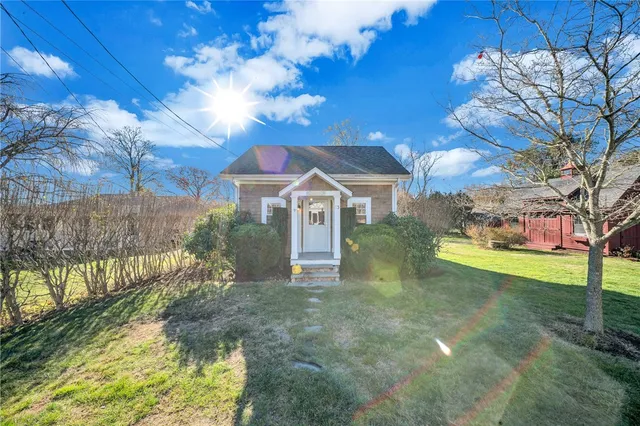 $499,999 | 13 Wakefield Avenue, South Kingstown, RI 02879