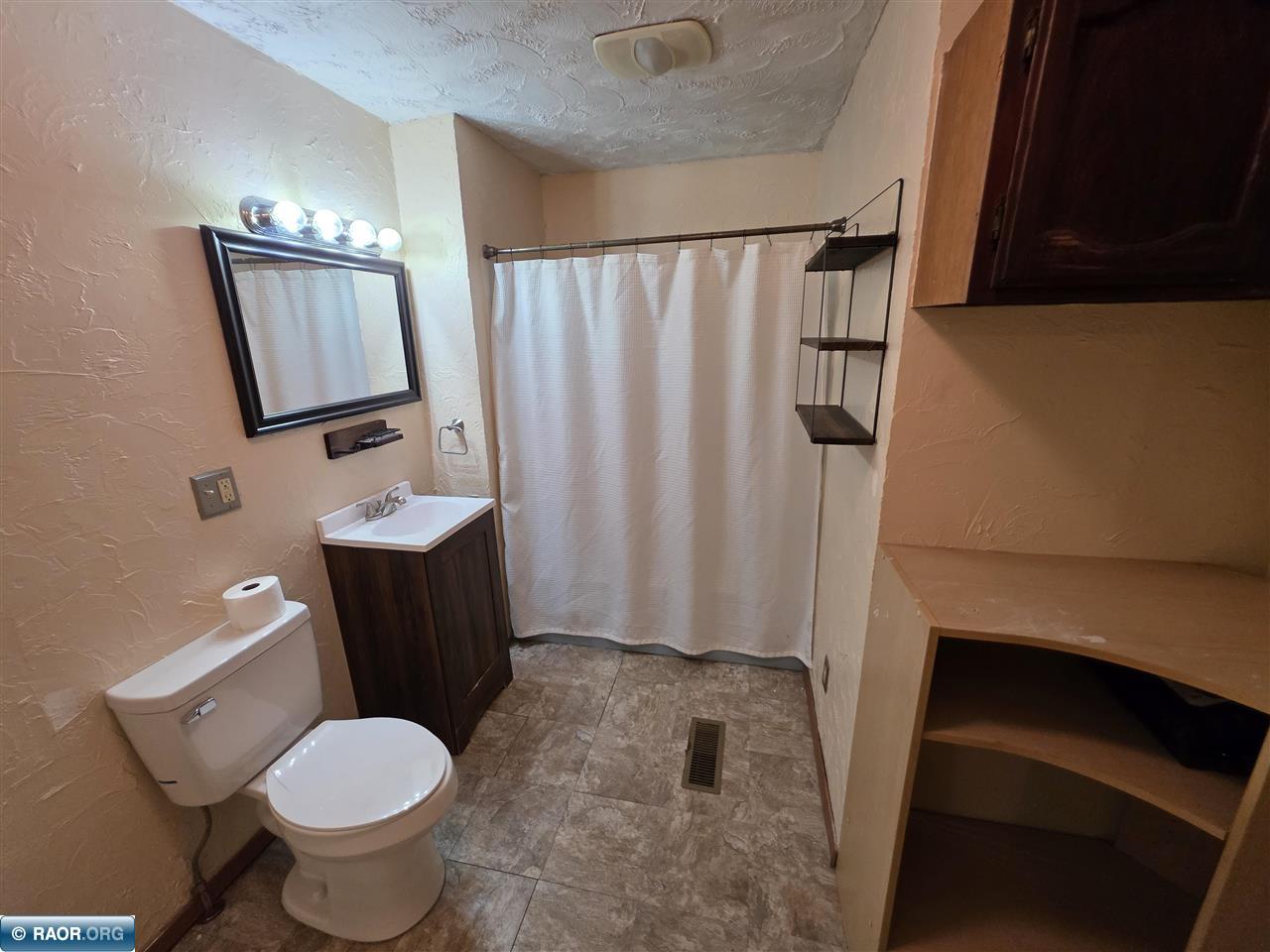 326 5th Street Southwest Chisholm, MN 55719 - Photo 13 of 22