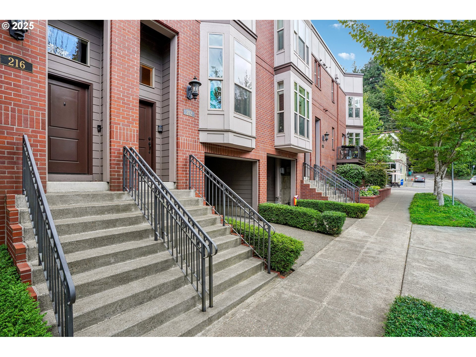 212 South Pendleton Street Portland, OR 97239 - Photo 3 of 36 Gallery Image 3