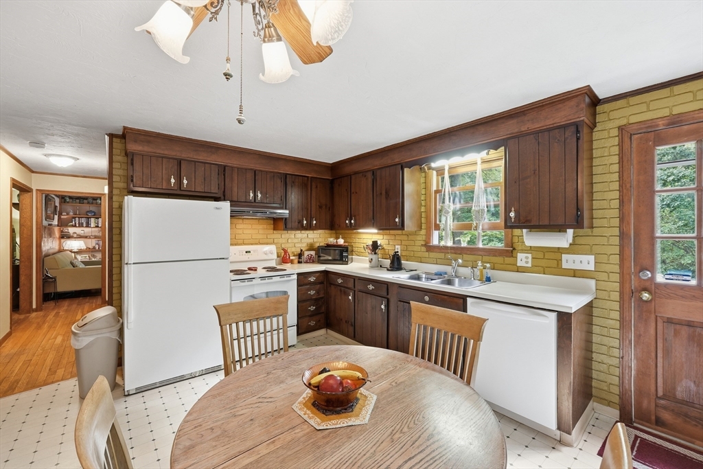 46 Prospect Street Rutland, MA 01543 - Photo 11 of 23