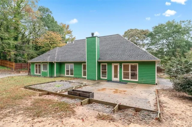 a view of a dry yard with trees