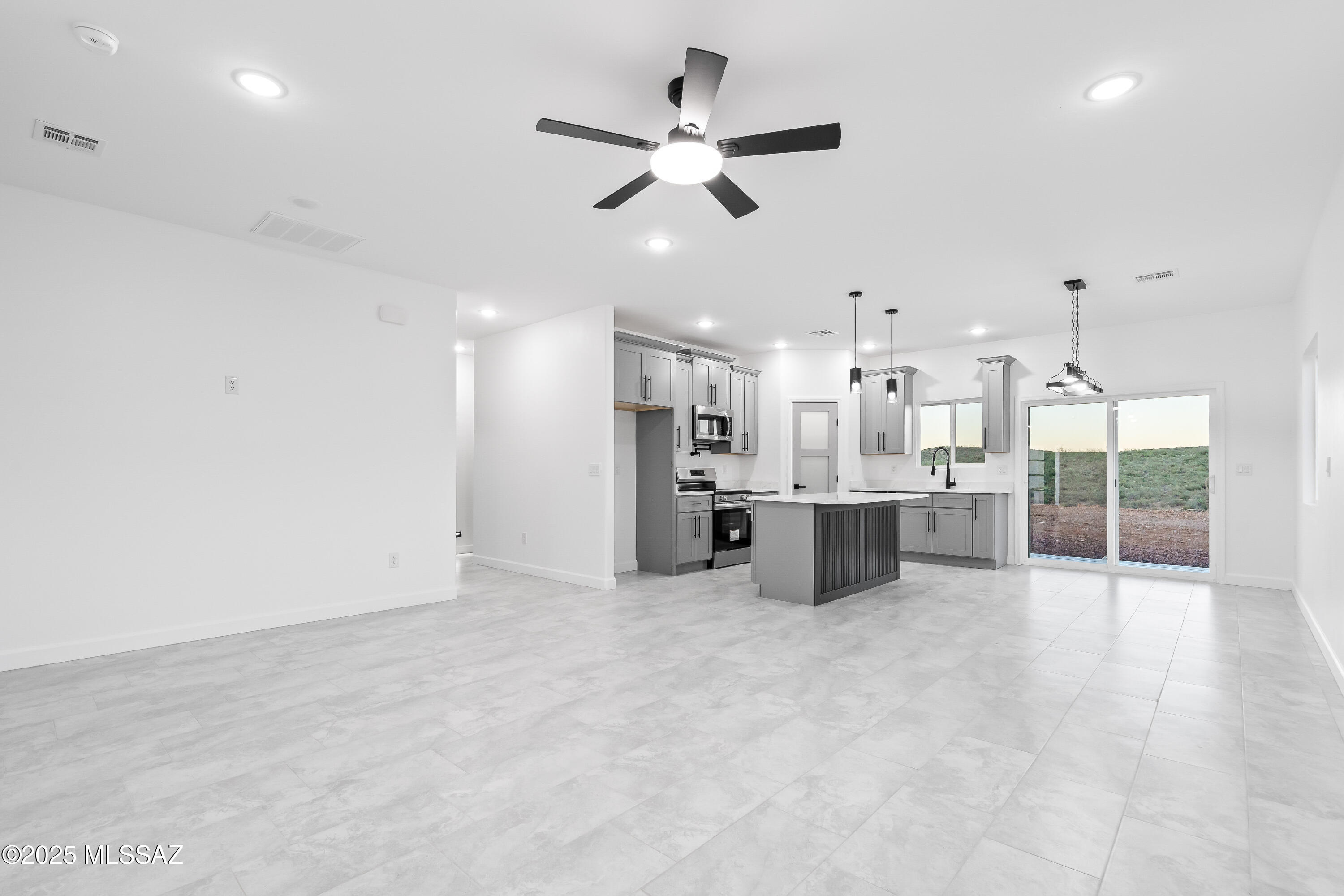 1866 Circulo Bulgaro Rio Rico, AZ 85648 - Photo 8 of 35 Gallery Image 8