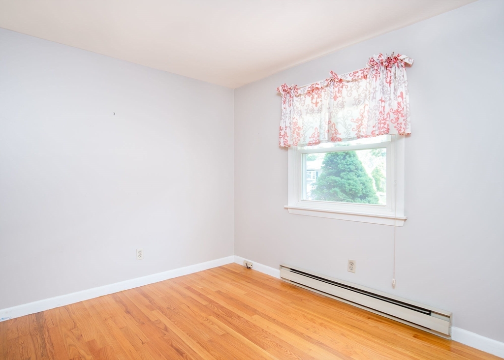 60 Saffron Circle Springfield, MA 01129 - Photo 15 of 37 an empty room with a window