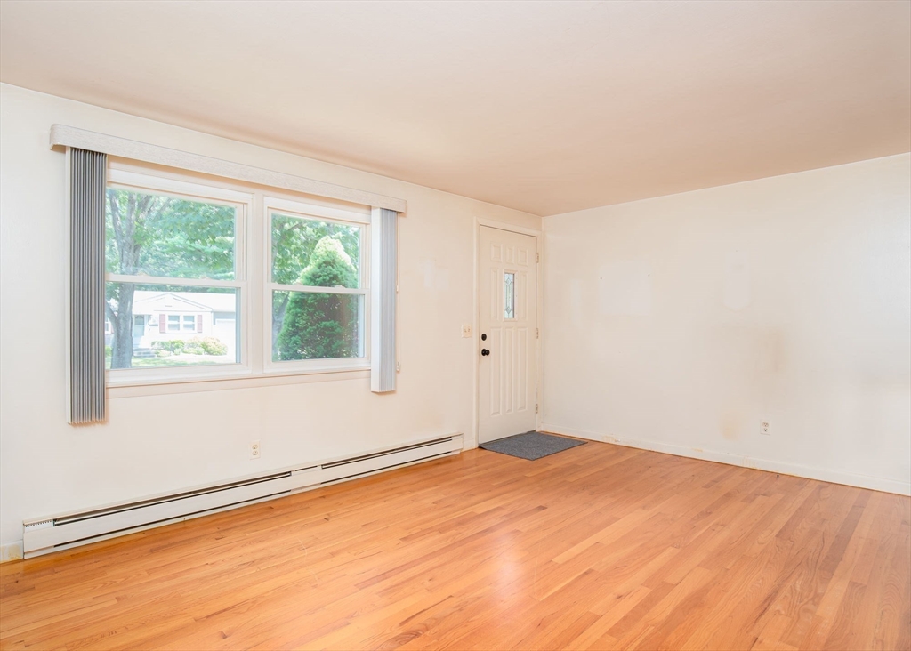 60 Saffron Circle Springfield, MA 01129 - Photo 8 of 37 an empty room with a window