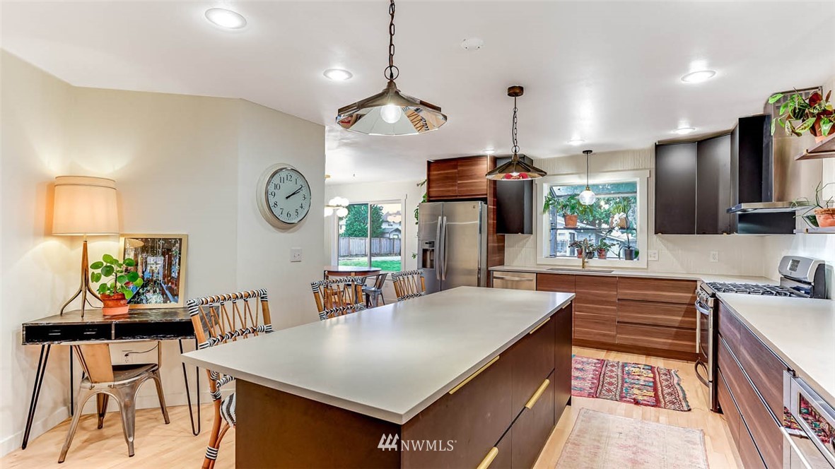18820 106th Avenue Southeast Renton, WA 98055 - Photo 9 of 38 Gallery Image 9