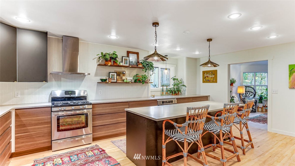 18820 106th Avenue Southeast Renton, WA 98055 - Photo 10 of 38 Gallery Image 10