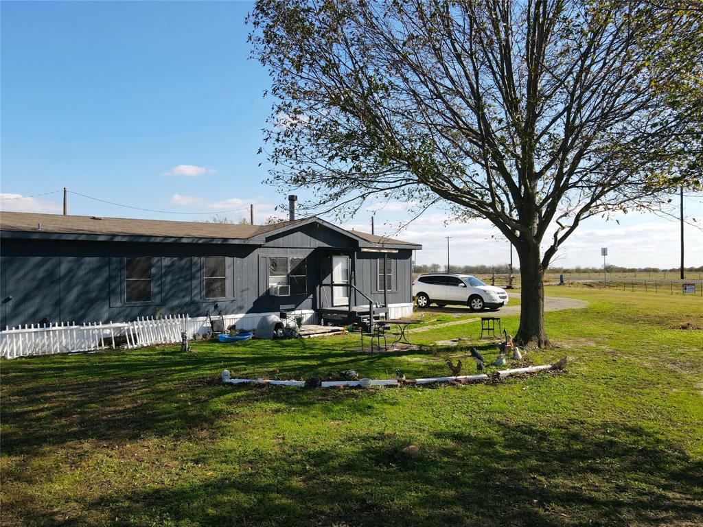 16531 Farm To Market 455 Pilot Point, TX 76258 - Photo 22 of 37 View of yard