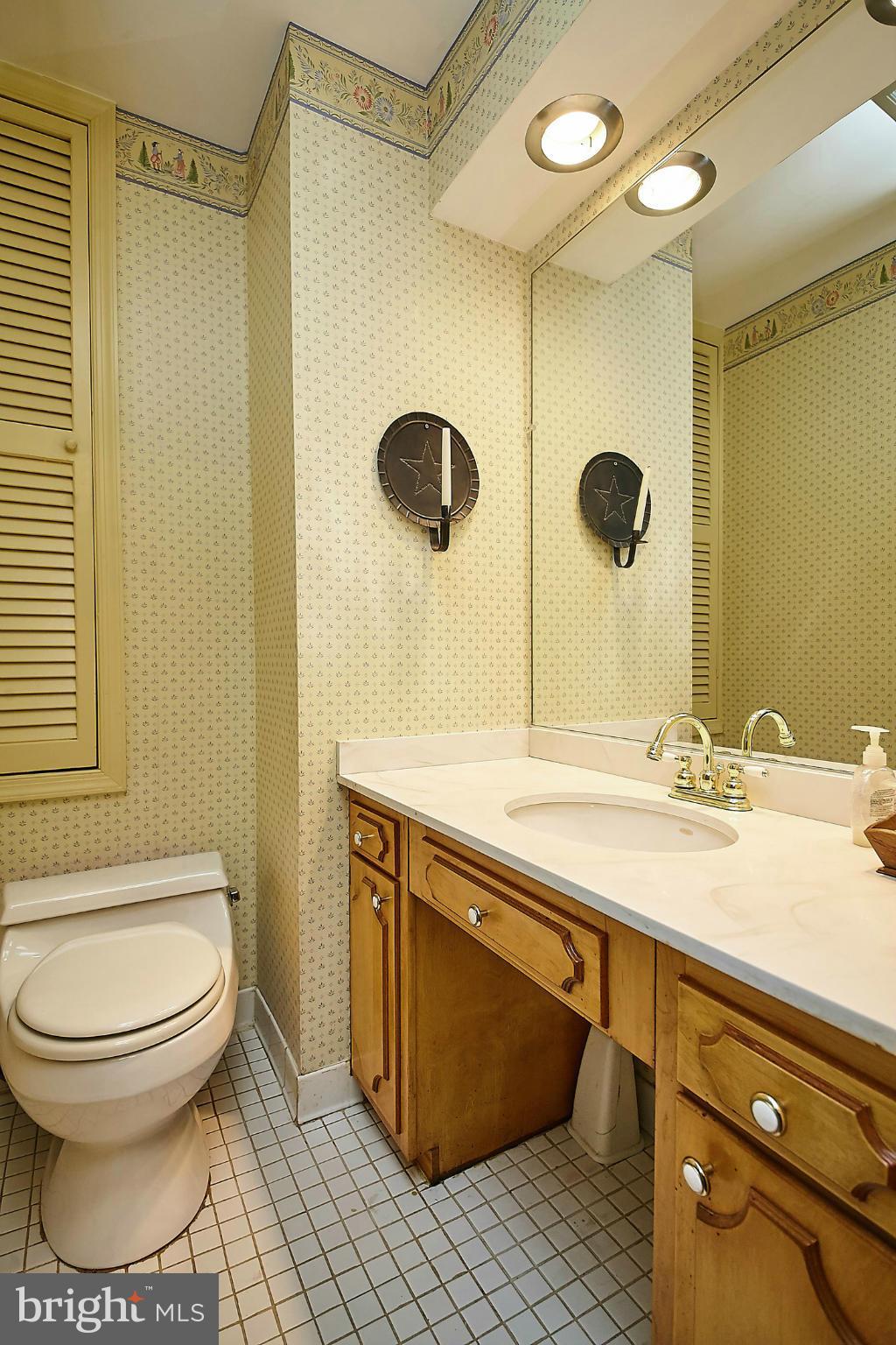 6130 Long Meadow Road McLean, VA 22101 - Photo 14 of 25 Bath