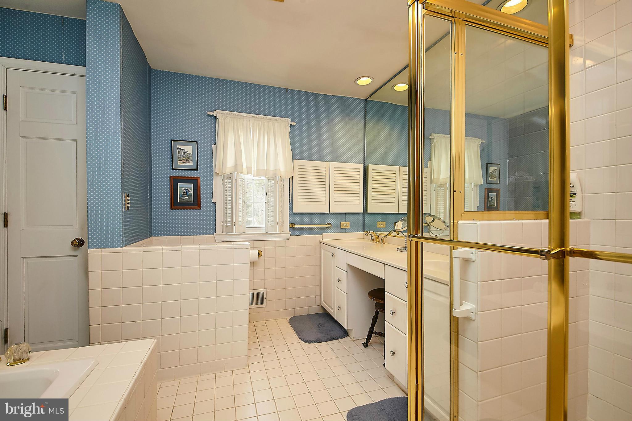 6130 Long Meadow Road McLean, VA 22101 - Photo 17 of 25 Bath (Master)