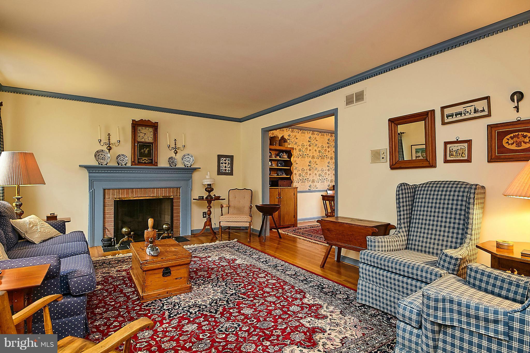 6130 Long Meadow Road McLean, VA 22101 - Photo 4 of 25 Living Room