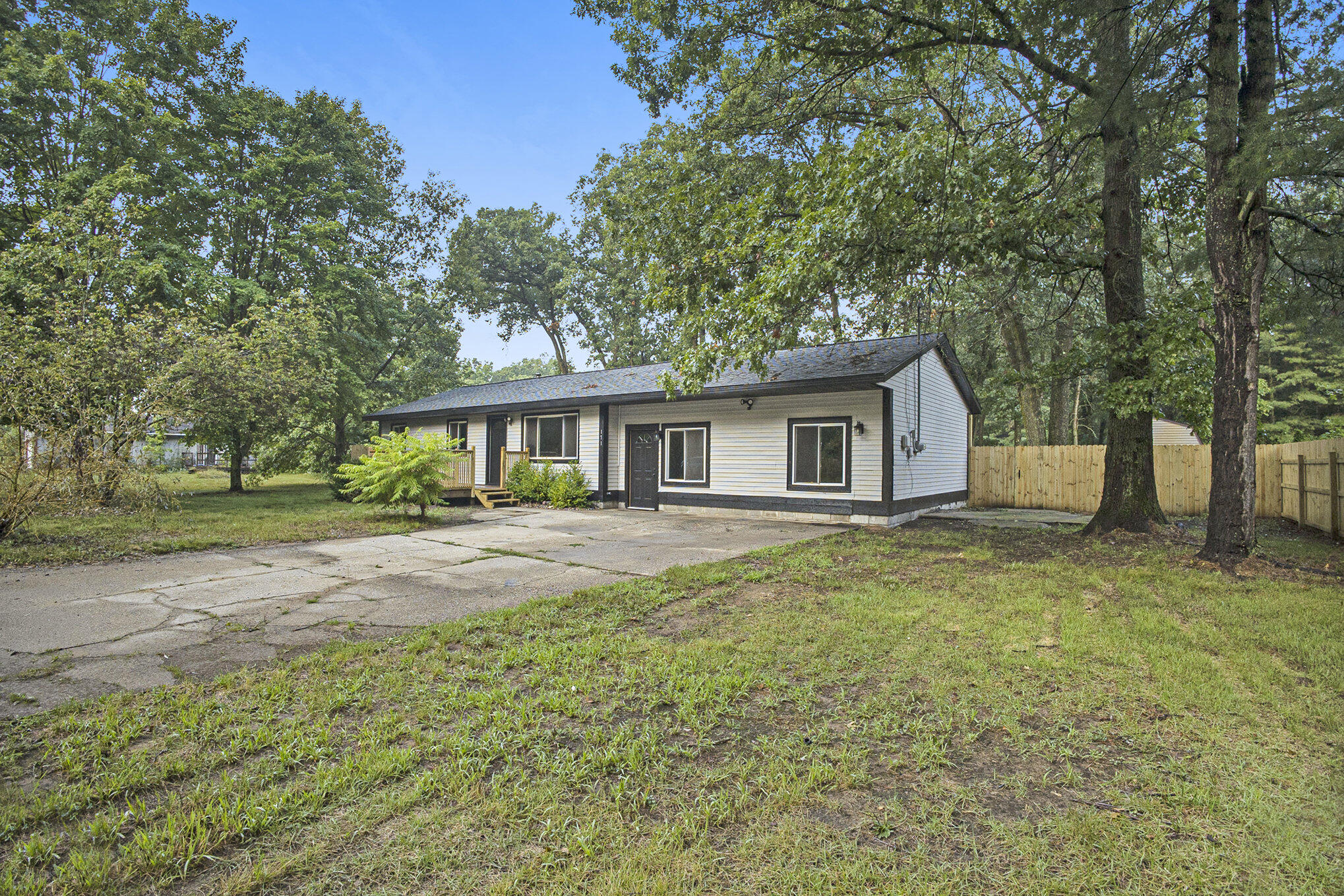 171 South Broton Road Muskegon, MI 49442 - Photo 3 of 28 003_42a0857