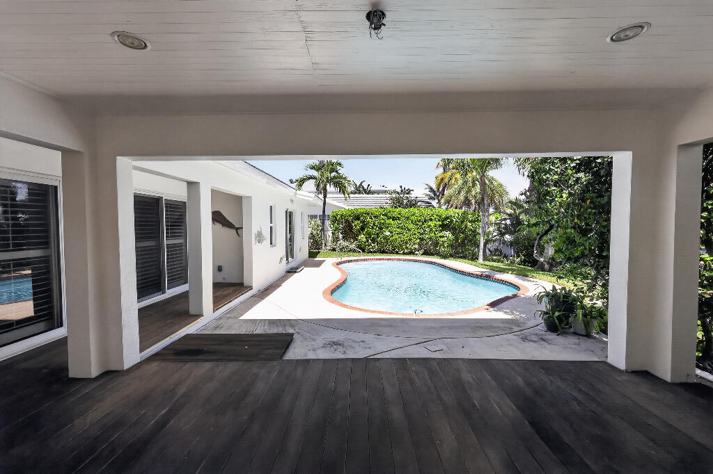 636 Kingfish Road North Palm Beach, FL 33408 - Photo 8 of 23 42291_6a245790ded22_06.06.2026_image-8