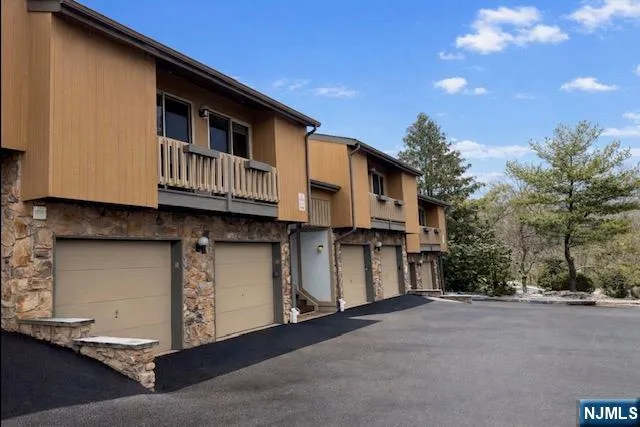 $379,500 | 10 Larkin Circle, Unit 2110, West Orange, NJ 07052