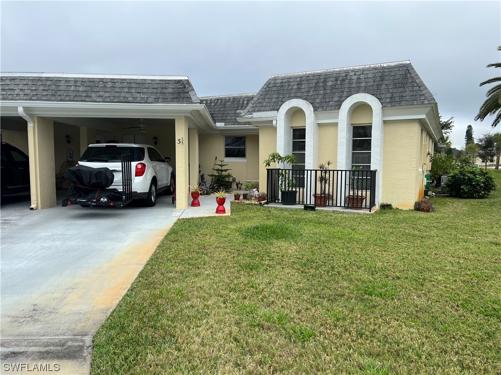 a view of a house with backyard