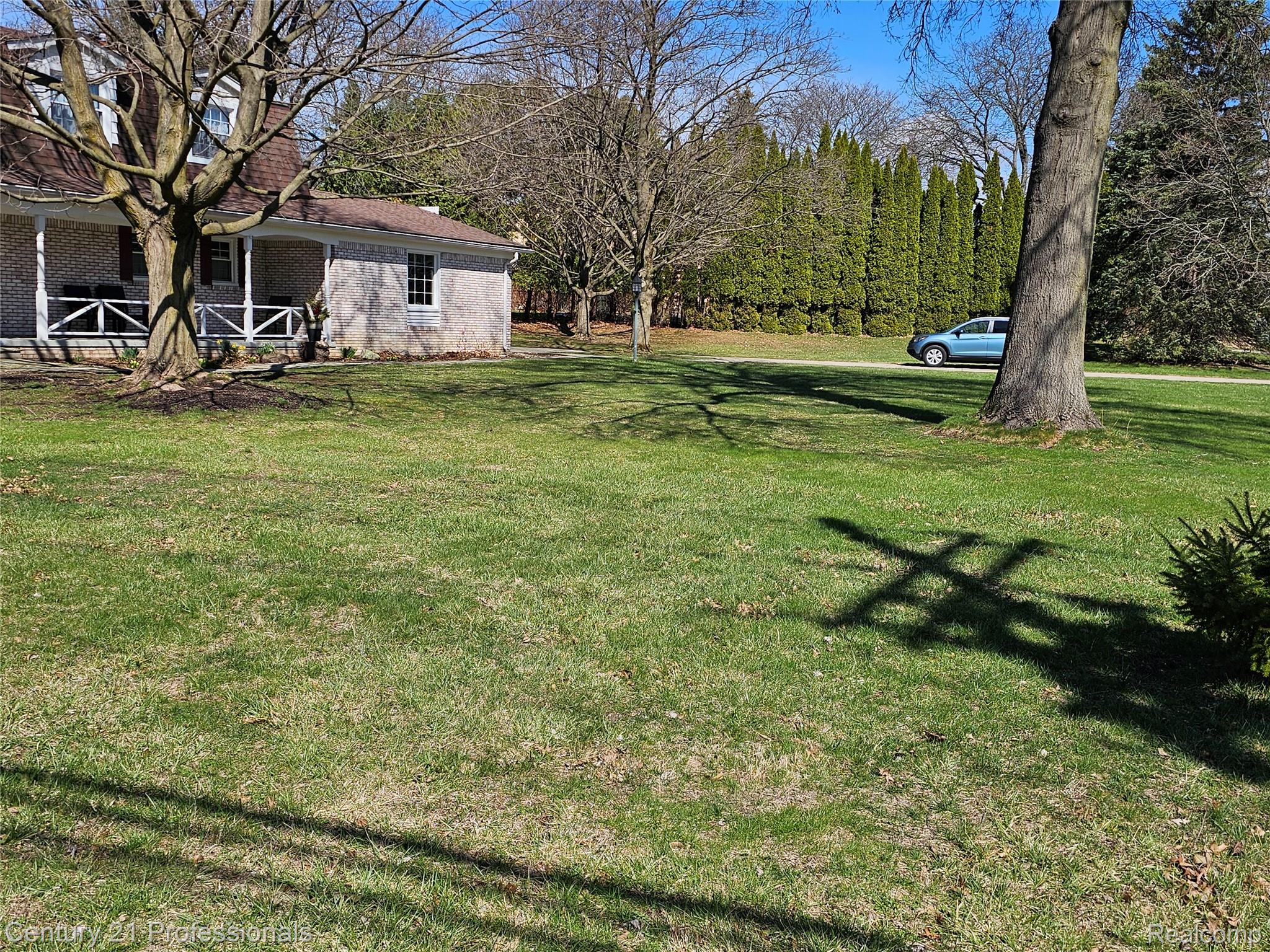 1508 Crooks Road Rochester, MI 48309 - Photo 7 of 43 Front Yard