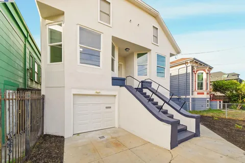 a house view with a backyard space
