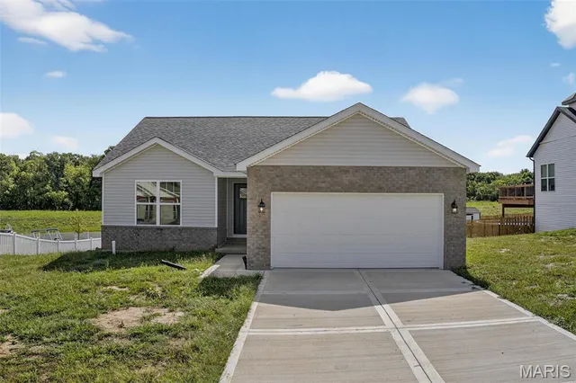 $339,900 | 826 Glenbriar Drive, Waterloo, IL 62298