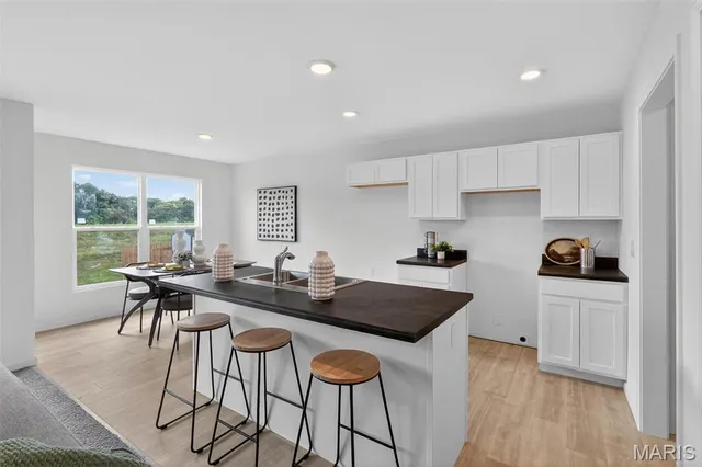 $339,900 | 826 Glenbriar Drive, Waterloo, IL 62298