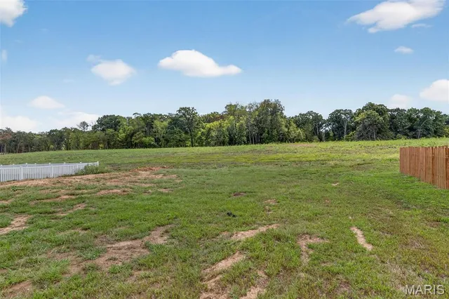 $339,900 | 826 Glenbriar Drive, Waterloo, IL 62298