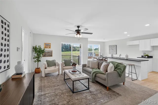 $339,900 | 826 Glenbriar Drive, Waterloo, IL 62298