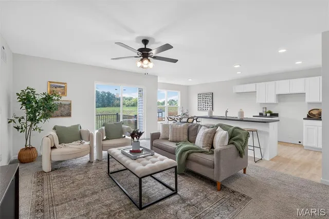 $339,900 | 826 Glenbriar Drive, Waterloo, IL 62298