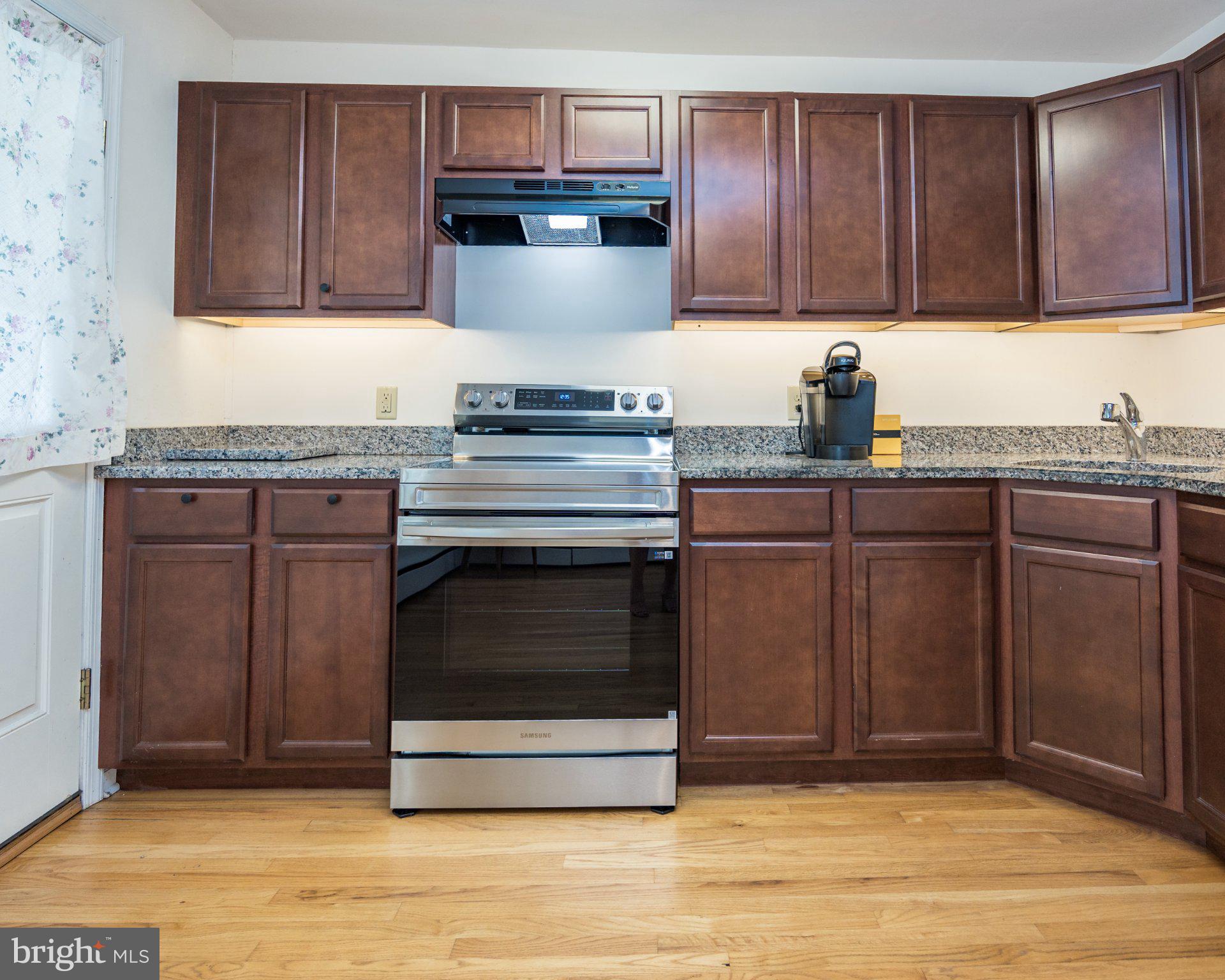 825 Elkton Road Newark, DE 19711 - Photo 12 of 44 New Electric Smart Range