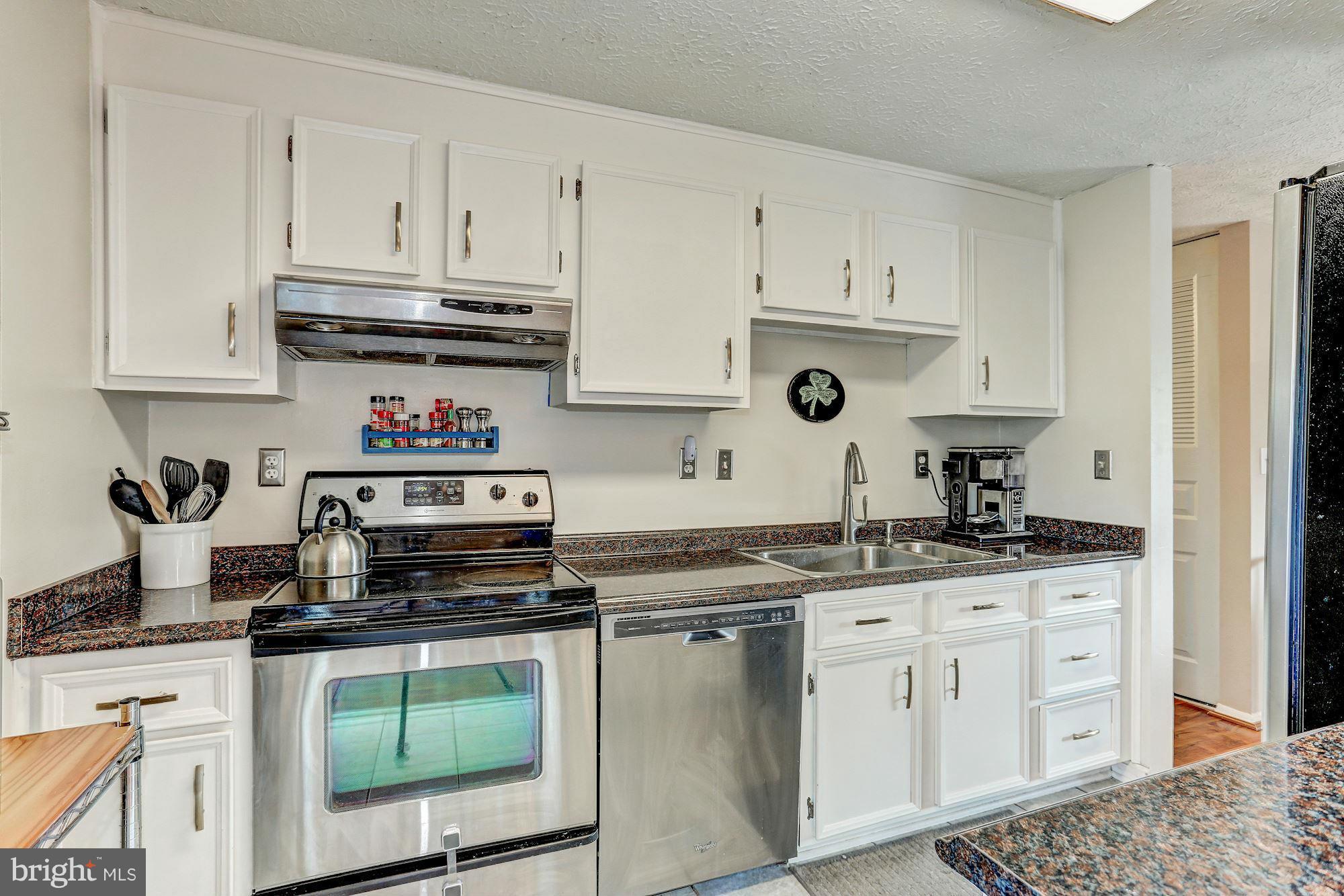 8469 Rippled Creek Court Springfield, VA 22153 - Photo 8 of 30 Kitchen