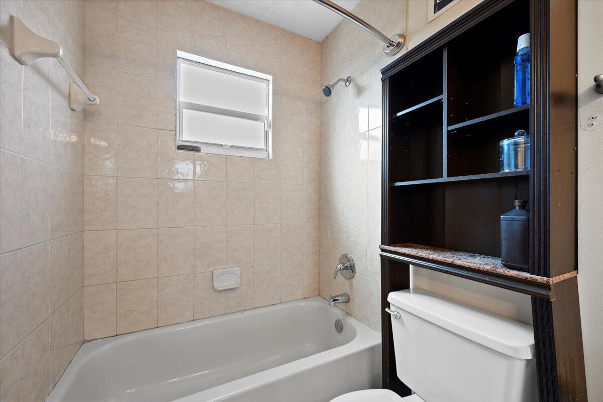 6015 Raintree Trail Fort Pierce, FL 34982 - Photo 16 of 19 22-LUX_4765