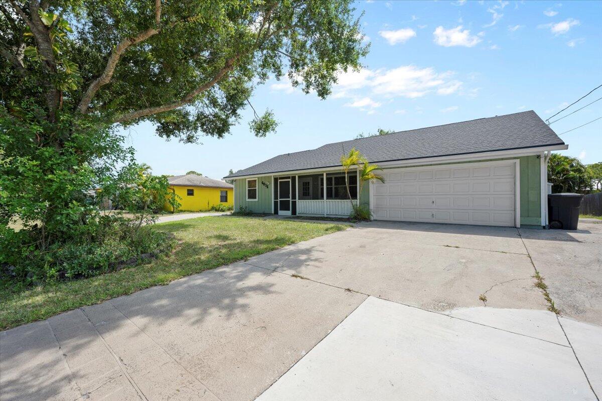 6015 Raintree Trail Fort Pierce, FL 34982 - Photo 2 of 19 02-LUX_4655