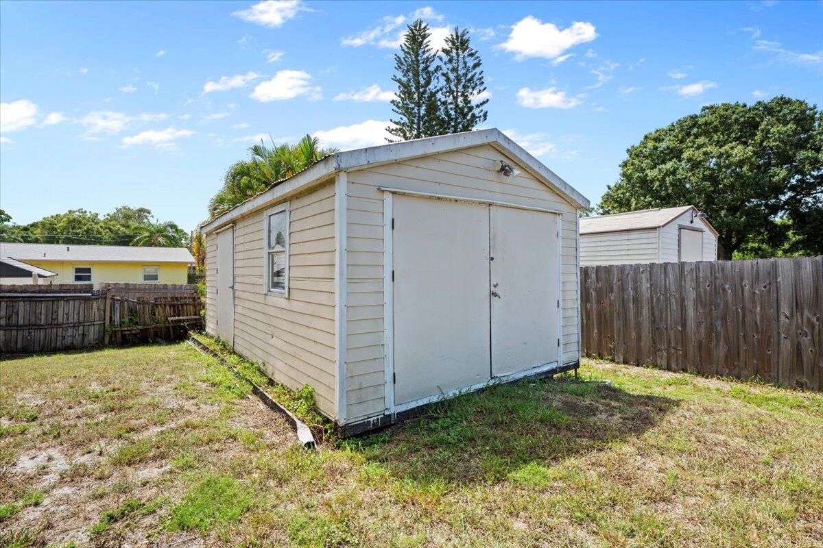 6015 Raintree Trail Fort Pierce, FL 34982 - Photo 5 of 19 05-LUX_4670