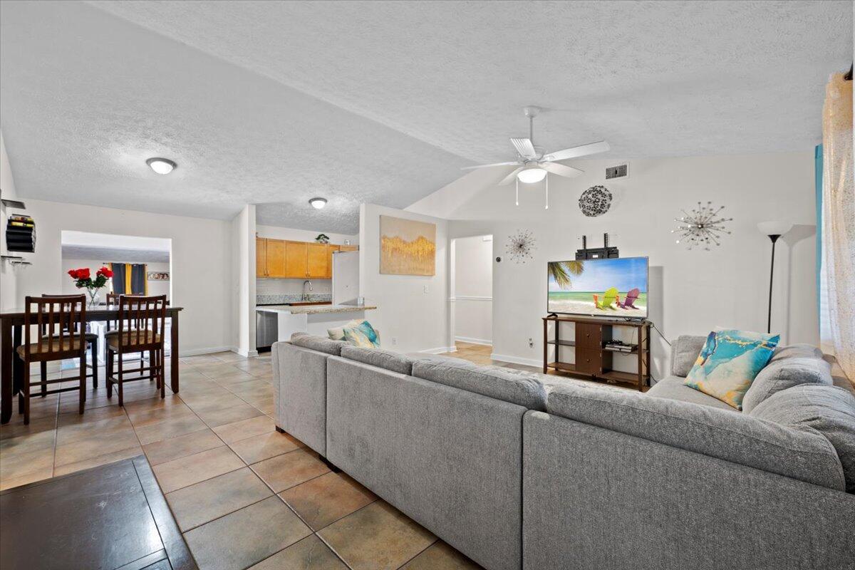 6015 Raintree Trail Fort Pierce, FL 34982 - Photo 10 of 19 12-LUX_4700.jpg1