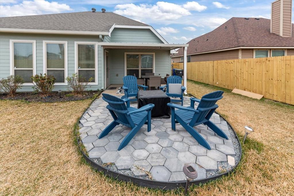 10861 Burnham Drive Waco, TX 76708 - Photo 21 of 27 a view of a house with backyard