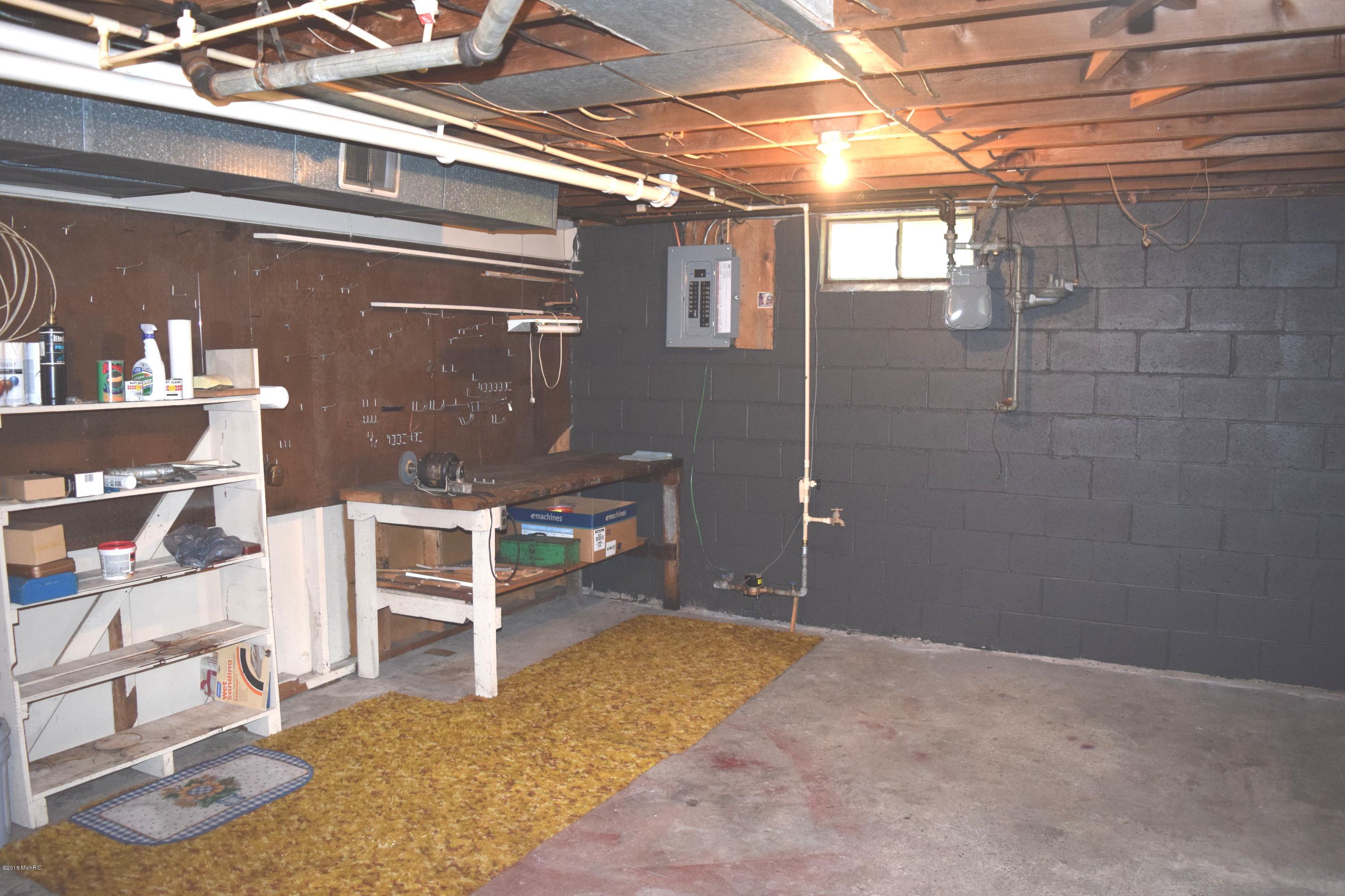 3086 Service Road Muskegon, MI 49444 - Photo 21 of 32 Service 037