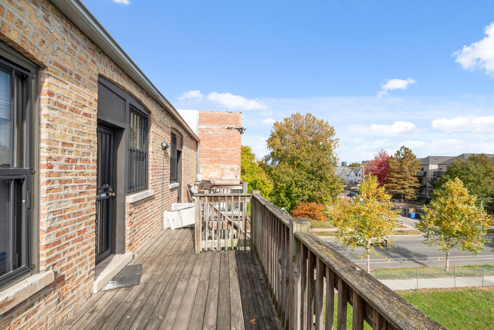 6603 South Kimbark Avenue, Unit 3 Chicago, IL 60637 - Photo 15 of 16 a balcony with wooden floor and city view
