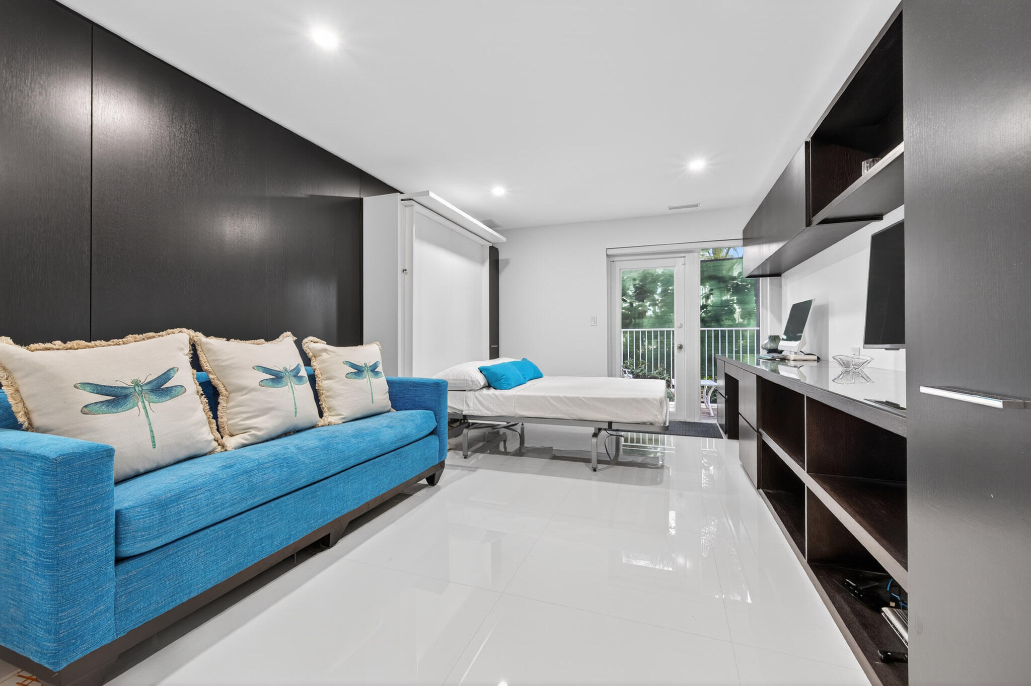 340 South Ocean Boulevard, Unit 3C Palm Beach, FL 33480 - Photo 14 of 29 21