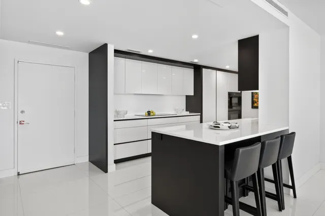 $9,500,000 | 340 South Ocean Boulevard, Unit 3C, Palm Beach, FL 33480