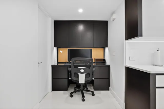 $9,500,000 | 340 South Ocean Boulevard, Unit 3C, Palm Beach, FL 33480