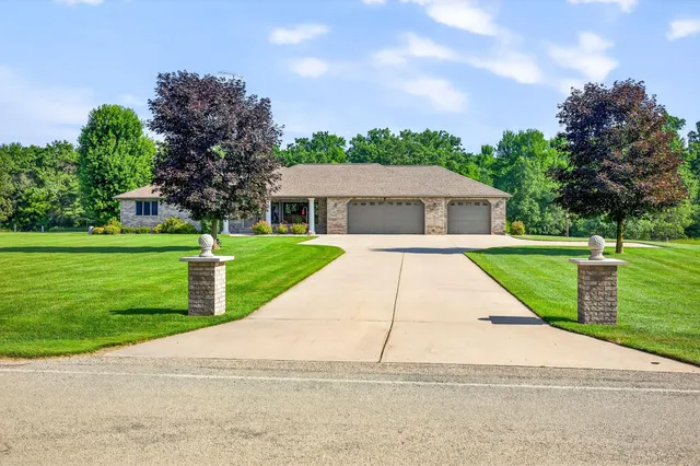 $698,000 | N1180 County Rd EE, Redgranite, WI 54970