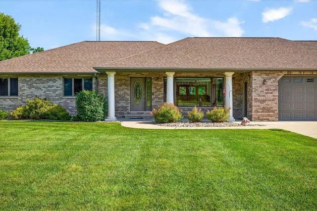 $698,000 | N1180 County Rd EE, Redgranite, WI 54970