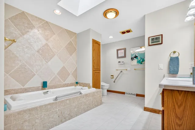 $698,000 | N1180 County Rd EE, Redgranite, WI 54970