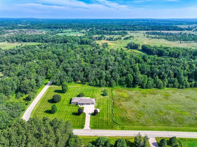 $698,000 | N1180 County Rd EE, Redgranite, WI 54970