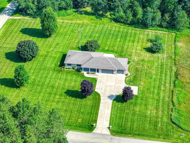 $698,000 | N1180 County Rd EE, Redgranite, WI 54970