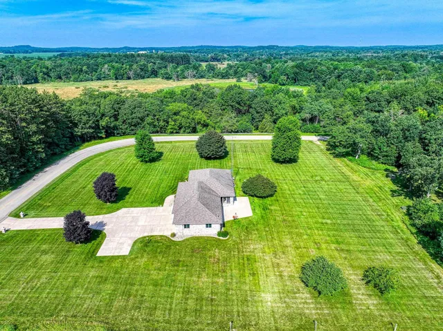 $698,000 | N1180 County Rd EE, Redgranite, WI 54970